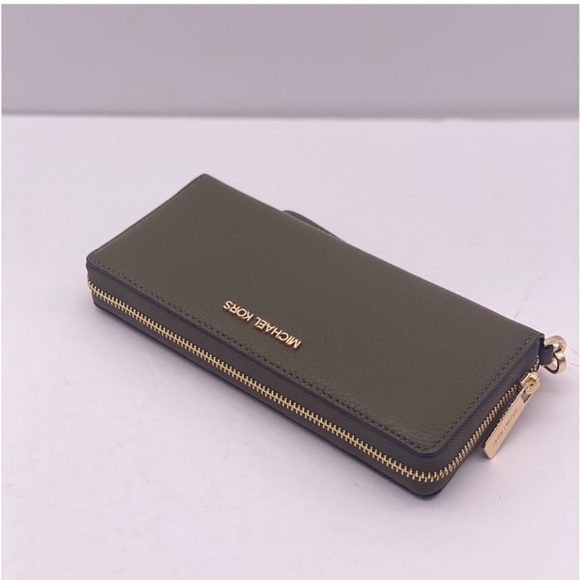 Michael Kors Large
Continental Wallet
Wristlet Olive Green - Picture 1 of 9